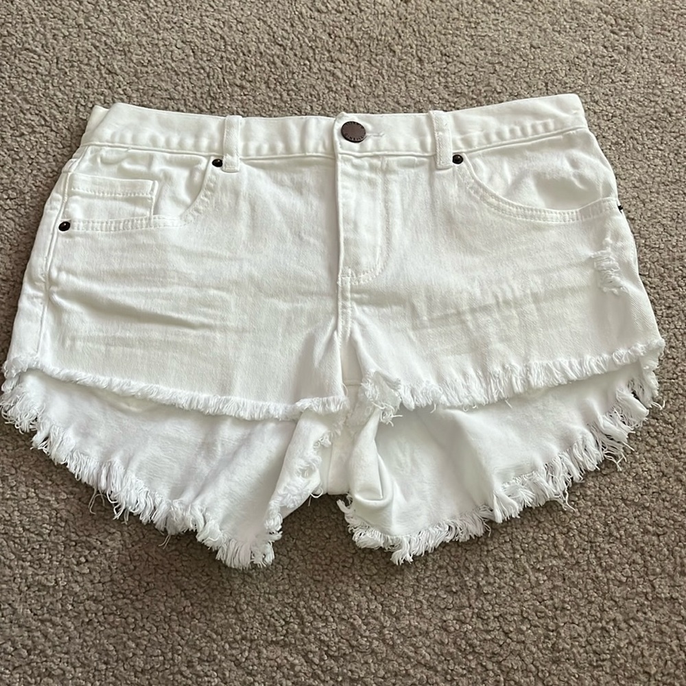 “O’Neil Women’s White Shorts size 29”